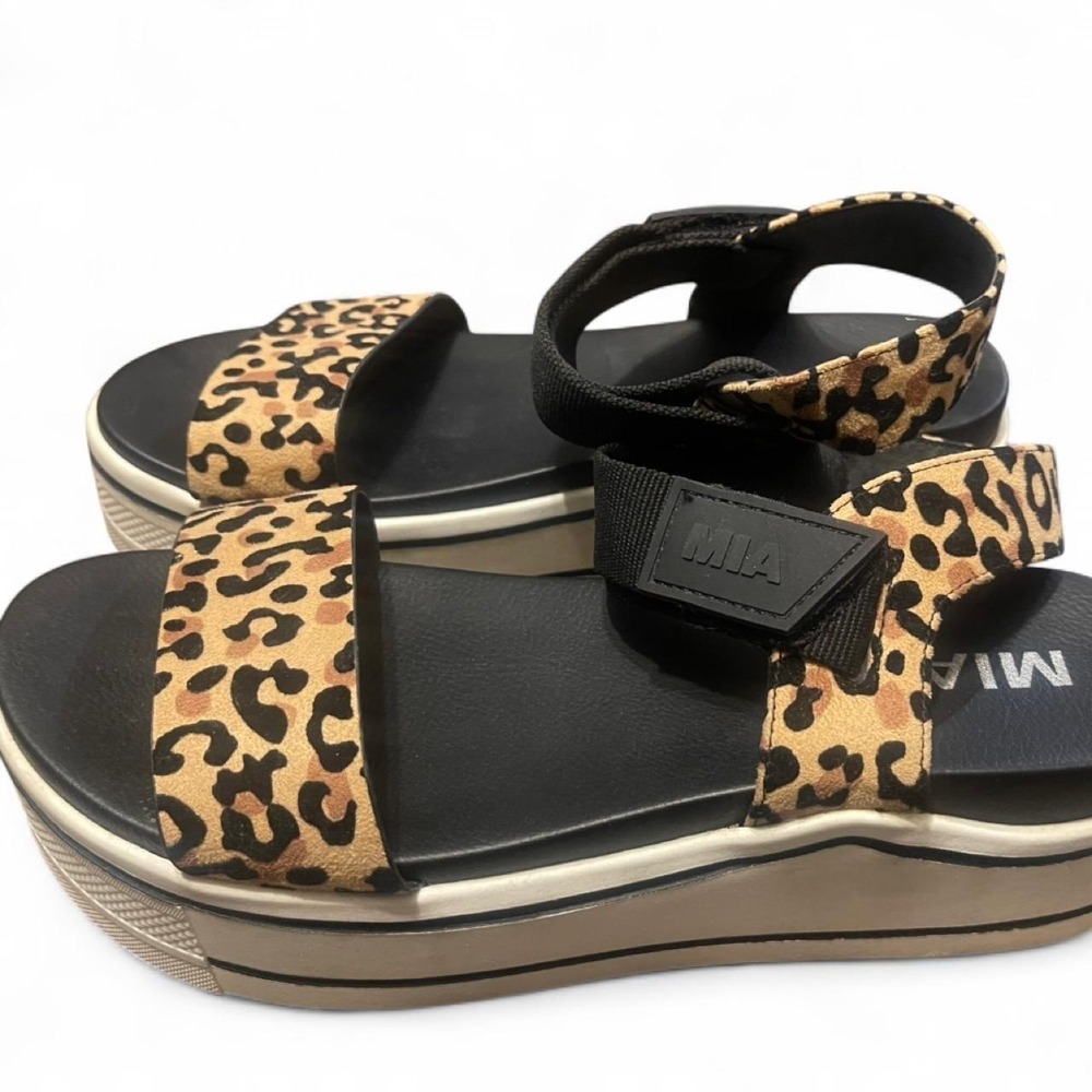 Mia‎ Summer leopard print platform sandals Size 8.5